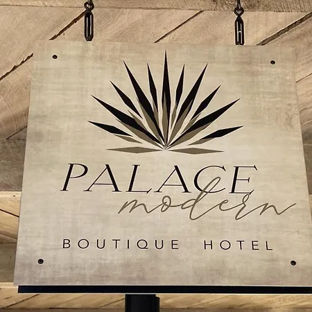 Hotel Palace Modern At The Plaza - King 2 *